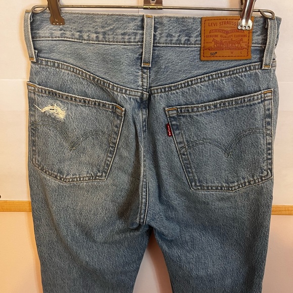 Levi 501 Distressed Women's Jeans. - Picture 4 of 14